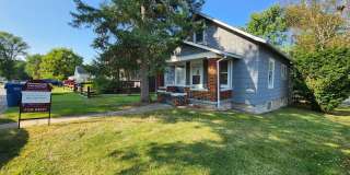 Cute 3 Bedroom Close to Shopping Gallery 1