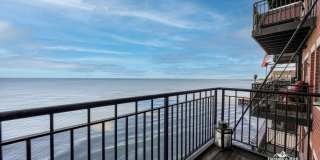 Rare 2-bedroom Condo On Lake Michigan in Chicago Rare 2-bedroom Condo On Lake Michigan in Chicago Gallery 1