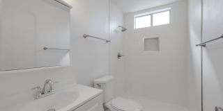 633 E Park Gallery 22