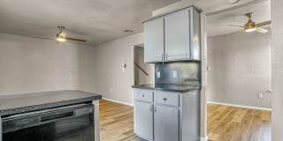 Beautiful 3 bedroom, 2.5 bath Townhome Gallery 7