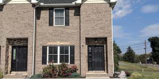 Luxury End-Unit Townhome in Cedar Point, North Harrisonburg! Gallery 1