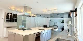 1801 Roscomare Road Gallery 13
