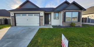 West Richland Contemporary Style Living! Gallery 1