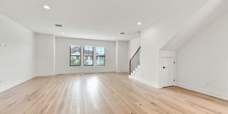 GORGEOUS Like NEW 4/3.5 CUSTOM TOWNHOME Gallery 6