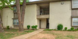 1725 E Lindsey Street Gallery 1