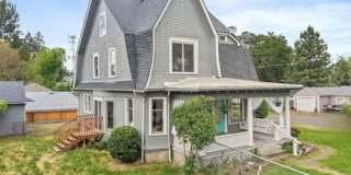 Charming 3 bed, 2 bath + Den rental home in Milwaukie! Gallery 1