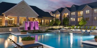 AVE Las Colinas Gallery 9