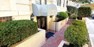 2 Level, 2 Bedroom Hidden Gem in Dupont! Gallery 4