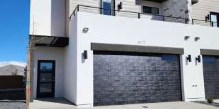 Newer Three Bedroom Town Home-Crimson Park Gallery 1