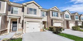 Charming 3-Bed Townhome in Prime Richmond Hill Location! Gallery 4