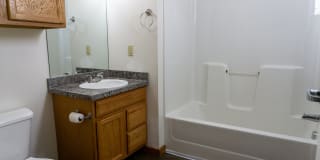 Off Broadway Apartments Gallery 8