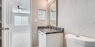 2 Bed, 2 Bath Condo in Aurora! Gallery 16