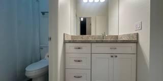 ELLIOT PLACE CONDOMINIUMS UPDATED/REMODELED GROUND FLOOR 1 BED PLUS DEN UNIT WITH 1 CAR GARAGE Gallery 21