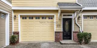 Freshly Remodeled 3-Story Townhome in a Gated Community — Blocks to MAX & Gresham Station Gallery 1