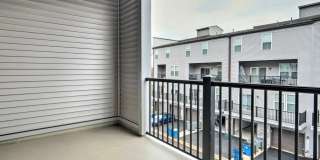 Luxury 3BR/2.5BA Condo w/ Balcony and Rooftop Terrace & Garage – Walk to One Loudoun Luxury 3BR/2.5BA Condo w/ Balcony and Rooftop Terrace & Garage – Walk to One Loudoun Gallery 15