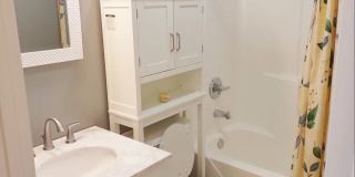 Beautiful end condo in great Powell location!! Gallery 18
