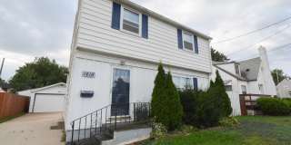Conveniently located 3 bed 1.5 with Fenced In Yard Available NOW! Gallery 1