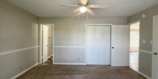 Move-In Special Available! Large Deck and Fenced Backyard! Gallery 15