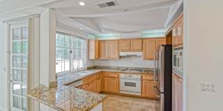 **Move in Special $1000 Off Third Months Rent** Remodeled Corner 3+2 Unit with Luxury Finishes Near Century City & Westwood Gallery 5
