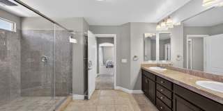 Beautifully upgraded 5-bedroom home with a pool! Gallery 29