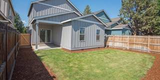4 Bedroom House in SE Bend with Primary on Main Gallery 1