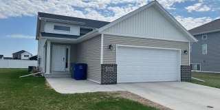 3 Bed 2.5 Bath Single Family Home Gallery 1