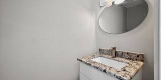 Charming NEWLY REMODELED 4BR Duplex in Aurora Gallery 18