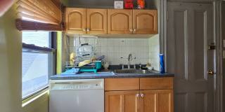 1.5 Bed Spacious Top-Floor Allston apt! Gallery 11