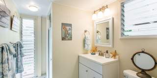 2bd/2ba Home w/Private Pool, Upscale decor, & Near Kahala Beach. Kahala Cottage Gallery 13