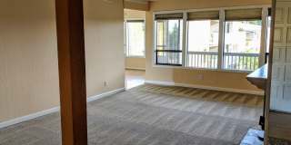 Top Floor 2 Bedroom 2 Bath Juanita Kirkland Condo Gallery 1