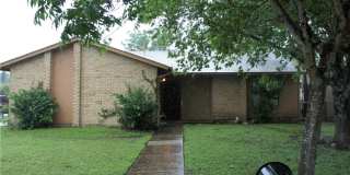 Room in 3 Bedroom Home at Southwest Dr Gallery 4