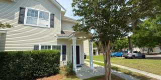 Move in Ready Three Bedroom Townhome in West Ashley Gallery 1