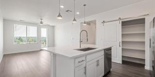 Like New Condo in Victory Ridge Gallery 8