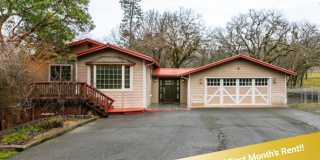 2 1/2 Acres Manicured Country Living Gallery 1