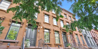 Spacious 2BR Suplex with  Private  Outdoor Space  in Prime Bed Stuy Gallery 1