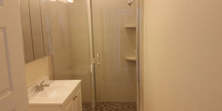 Charming 4 Bedroom-No Broker Fee Gallery 4