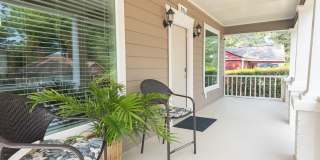 Spacious 4/3.5 w/ Master on Main and Fully Fenced Backyard! Gallery 9
