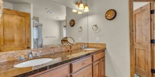Cedar Ridge Townhome  **Mid-April thru November Rental** Gallery 22