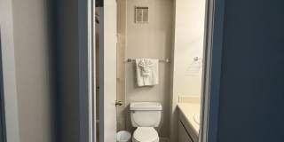 Short-mid term housing, furnished condo 2 bed/2 bath walking distance to Pearl St., CU and close to Hiking and Biking Gallery 26