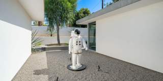 72975 Willow Street Gallery 37