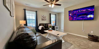 Brand New Home Walking distance to Spooky Nook Gallery 24