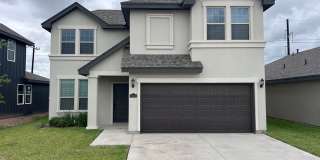 Beautiful 4-bed/3.5 bath Home in Edinburg Gallery 1