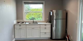 MARKEITNG SPECIAL $500 OFF SECOND MONTHS RENT - Charming & Private Backhouse Studio in Desirable Long Beach Neighborhood! ALL Utilities Included! Gallery 1