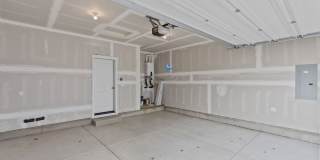 4 bedroom home in desirable neighborhood Gallery 34