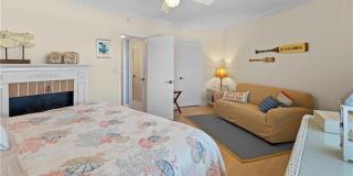240 Seaview Ct unit: 413 Gallery 24