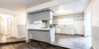 Centrally Located 3 bedroom 2 bathroom house! Gallery 7