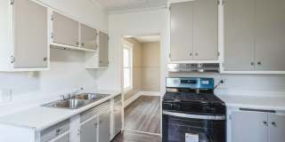 Charming 4BR House in Toledo Gallery 8