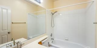 SD: Comfortable 2BD/2BA Townhome in Carmel Mountain Ranch with Community Pool, Attached Garage & In-Unit Laundry Gallery 6