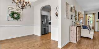 4 bedroom 2.5 bathroom home close to beaches, shopping, and Marine Corps Bases. Gallery 6