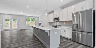 BRAND NEW Townhome located in Westside Bend! MUST SEE! Gallery 8